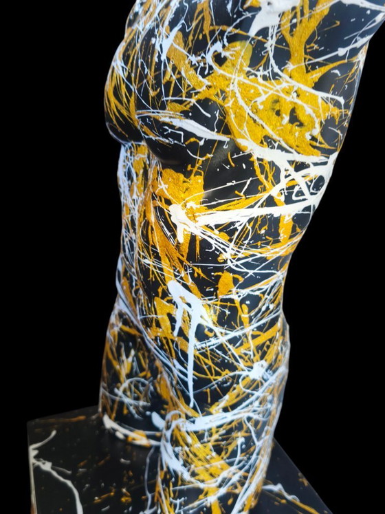 Image 1 of Skulptur auf Sockel | Von Șuțu Adrian | SutuDesigns