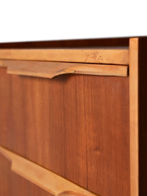 Image 1 of Nachtkastje in Scandinavisch teak uit 1950 met poten in messing