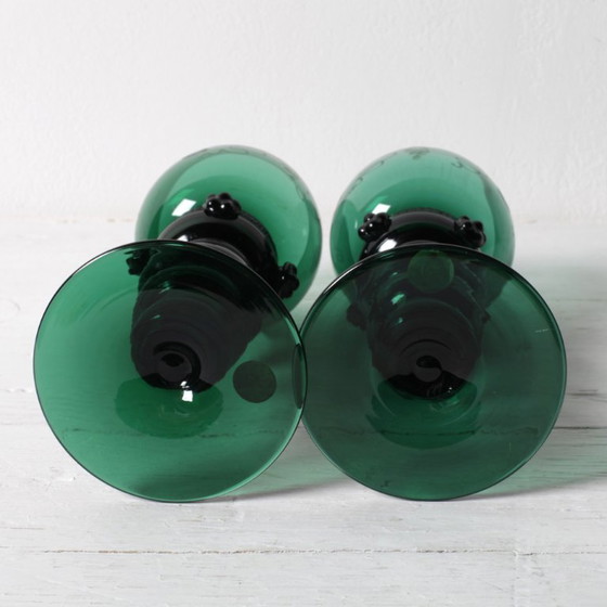 Set di 2 bicchieri da vino vintage in cristallo verde smeraldo con stelo e motivo a grappolo d'uva / Germania (photo 6 of 8)
