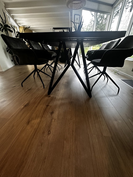 Mesa de comedor de roble macizo de 240 x 90 cm con patas metálicas en forma de mariposa. – Mesas de comedor (photo 5 of 6)