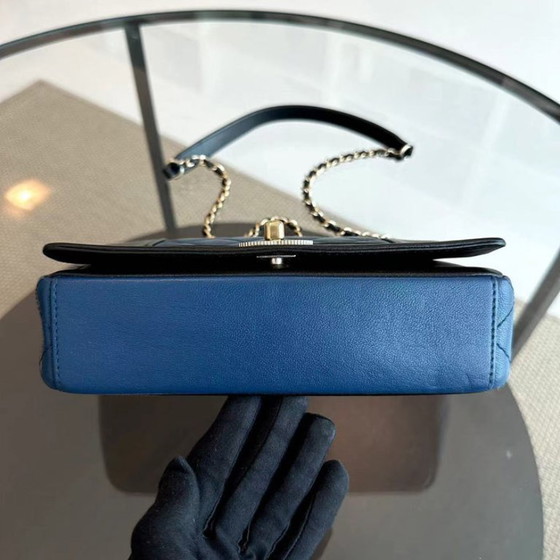 Image 1 of Chanel Seasonal Flap - Mademoiselle Small 23CM Kalfsleer Tweekleurig Zwart Blauw Gouden Hardware Serie 23