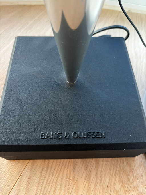 2 Bang & Olufsen Beolab 8000 speakers