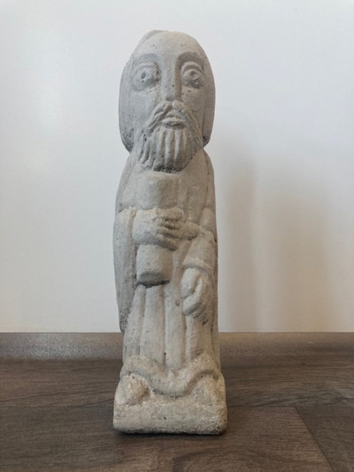 Steinskulptur, Mönch. Schwer!