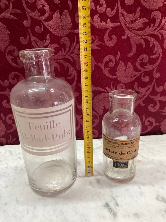 2 glass apothecary bottles – Belladonna and Calcium Lactate – 1920s – Glass & Decanter, Vintage (photo 3 of 3)