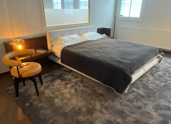 Image 1 of Minotti bed Brasilia 180x200cm matras size showmodel 2023