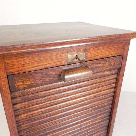 Image 1 of Armadio in rovere con serranda avvolgibile, 1 anta, altezza 123 cm, anni '30