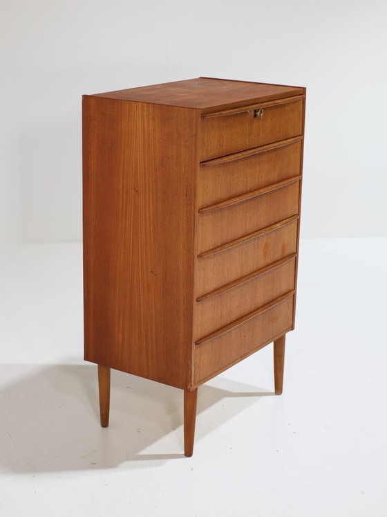 Image 1 of Commode haute et étroite en teck, style danois vintage