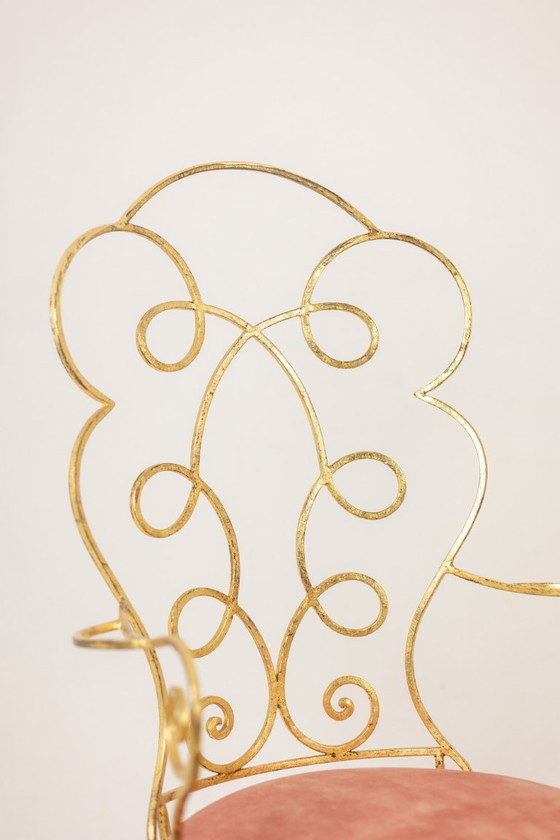 Image 1 of Par de sillones de hierro forjado y dorado, circa 1990.