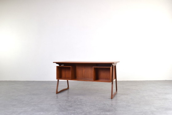 Image 1 of Scrivania esecutiva Mid-Century in teak di Svend Åge Madsen per H.P. Hansen, anni '60