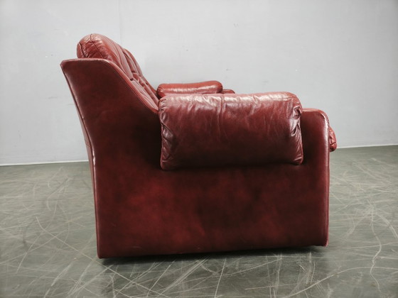 Divano tre posti in pelle rossa danese moderno anni '70, design scandinavo, Divani 3 posti, Legno, Rosso (foto 12 di 15)
