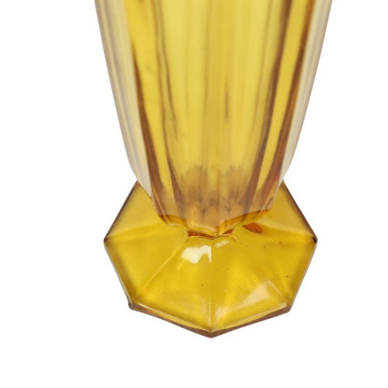 Image 1 of Vaso Art Déco in vetro pressato ambra