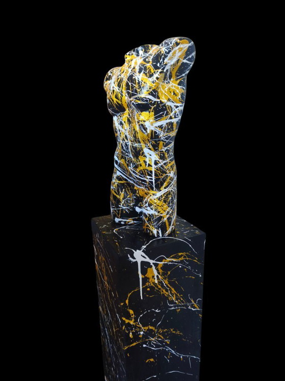 Image 1 of Skulptur auf Sockel | Von Șuțu Adrian | SutuDesigns