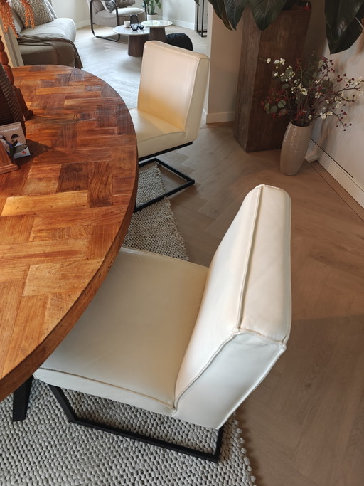 4 sillas de cuero color crudo beige
