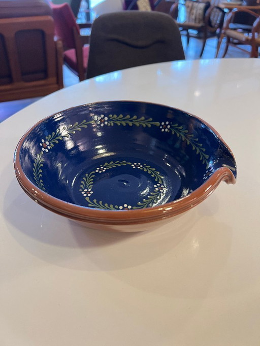 Vintage pudding bowl | Mid-Century ceramics | Terracotta outside, blue inside with floral motif