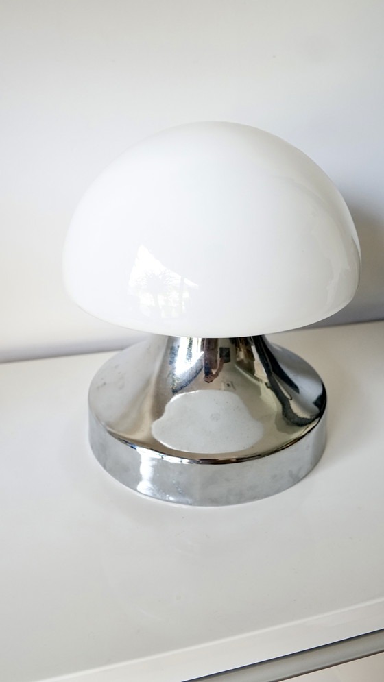 Image 1 of Lampe à poser champignon en chrome et verre opalin Space Age - années 70