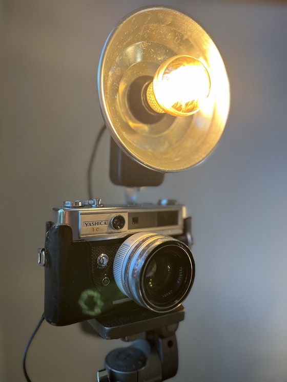 Image 1 of Lámpara de cámara sobre trípode