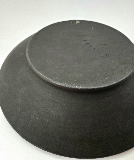 Image 1 of Piatto da parete UNICO, grande, vintage, fatto a mano in CERAMICA NERA ungherese, anni '70