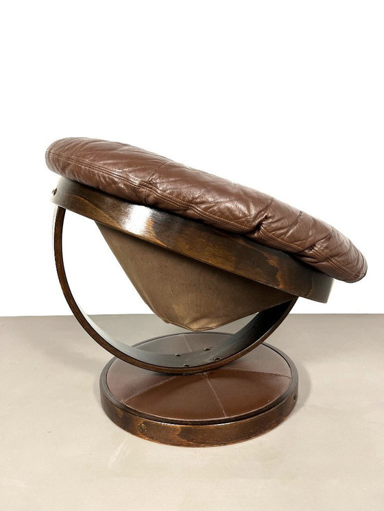 Image 1 of Lounge-Sessel im Space-Age-Stil mit drehbarem Fuß und Lederbezug, 1970er Jahre