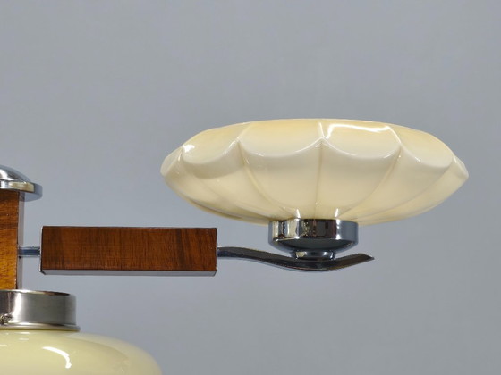 Image 1 of Lustre Art déco tchécoslovaque des années 1940 en noyer, chrome et verre