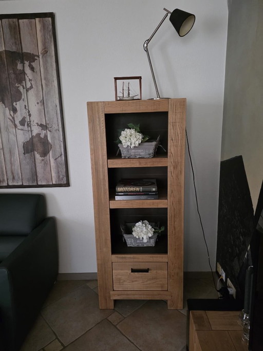 Henders & Hazel armoire ouverte avec tiroir