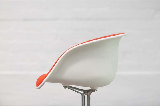 Image 1 of 1X Eames La Fonda