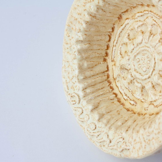 1970s Beige Textured Ceramic Ashtray from Aleluia – Table accessories (photo 9 of 10)