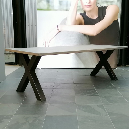 Private Label Concrete - Beton Look - Showroom eettafel