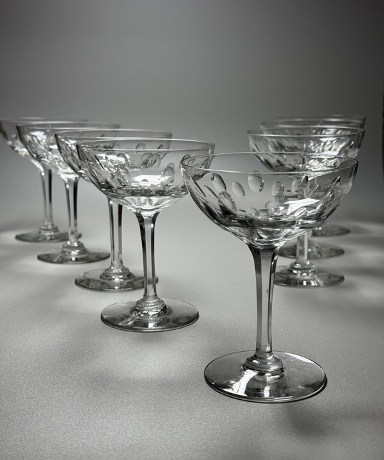 Image 1 of Set van 8 Art Deco champagnecoupéglazen (jaren 1920-1930) – halfkristal, handgegraveerd