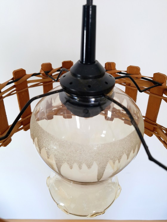 Image 1 of Vintage rieten hanglamp, houten rustieke hanglamp, retro keuken jaren 80, boerderij armatuur
