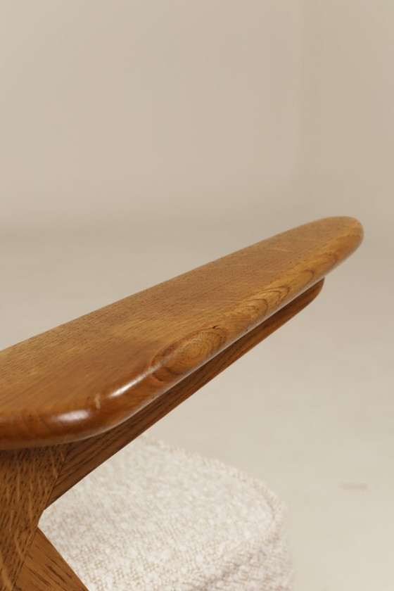 Image 1 of Fauteuil vintage chêne rustique pearl bouclé conclu par Chierowski 