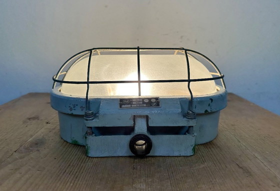 Image 1 of Applique industriale in alluminio pressofuso con vetro opalino di Elektrosvit, anni '70