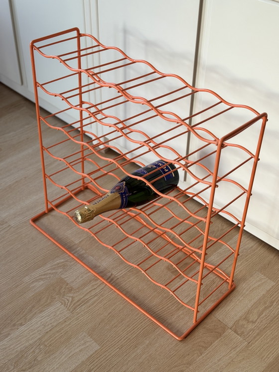 Image 1 of Casier à vin vintage Tomado orange | Années 1960 | Acier filigrané | 36 bouteilles | Design néerlandais emblématique