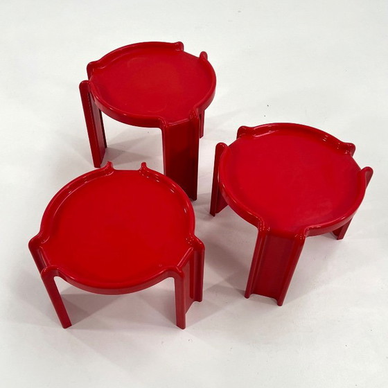 Image 1 of Ensemble de tables gigognes rouges de Giotto Stoppino pour Kartell, années 1970