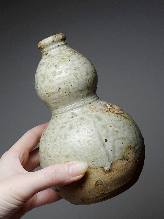 Image 1 of Kleine dubbelwandige Japanse keramische sakefles van Iga, vintage/oude collectie