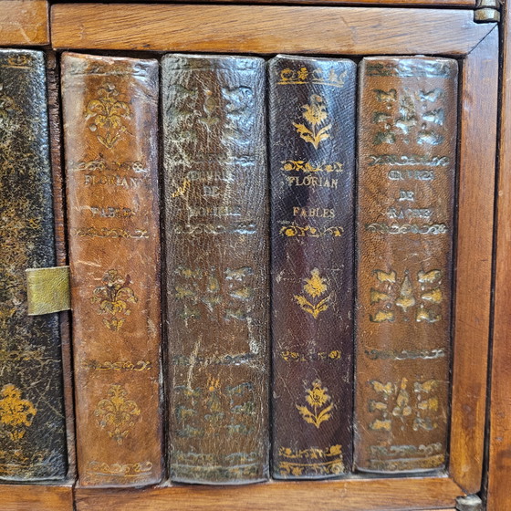 Image 1 of Mesa auxiliar trampantojo libros, estilo Napoleón III, madera y taracea, f. s. XIX - Francia 