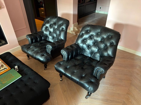 Twee Identieke Zwarte Leren Chesterfield Fauteuils – Leather, Wood (photo 5 of 5)