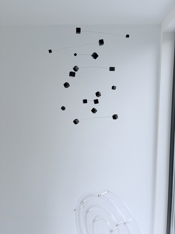 Image 1 of Mobile cinetico artistico – blocchi di legno neri – design moderno – 55 × 50 cm