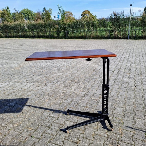 Image 1 of Tavolo industriale antico - Legno e metallo - Altezza regolabile