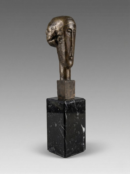 Modernist sculpture in patinated bronze – stylized head inspired by Modigliani on a black marble base – 25 cm