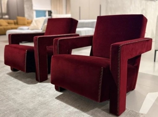 2x Cassina 637 Utrecht fauteuil (nieuw, nooit gebruikt) in Ortigia/Pruimkleurig fluweel met dekenstiksels VERKOCHT voor € 3.250