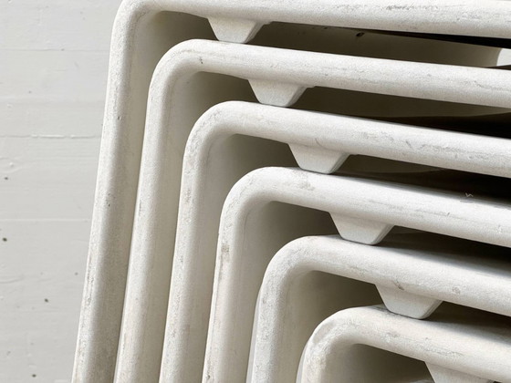 Image 1 of Set van 6 Spark stapelstoelen van Don Chadwick voor Knoll, VS, uit 2009.