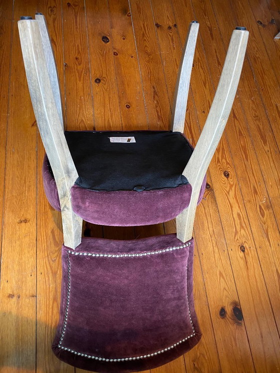 Image 1 of Set mit 3 Timothy Oulton Mimi Esszimmerstühlen – 2 aus Samt, 1 aus Leinen