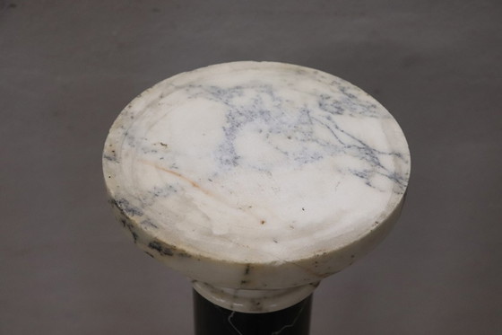 Image 1 of Antieke zuil in zwart en wit marmer, Italië eind 19e eeuw