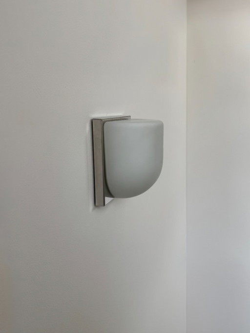 Applique vintage, cromo e vetro opalino, Francia, 1970