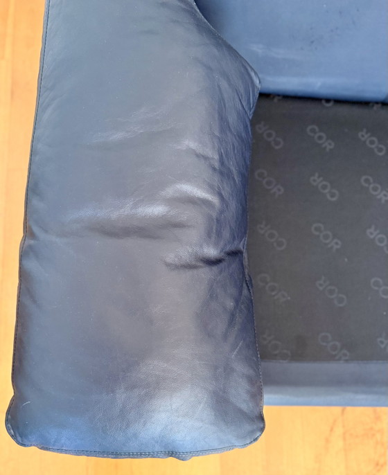 COR Conseta – Divano a 3 posti in pelle – blu scuro – design classico – Divani 3 posti, Leather (photo 4 of 5)