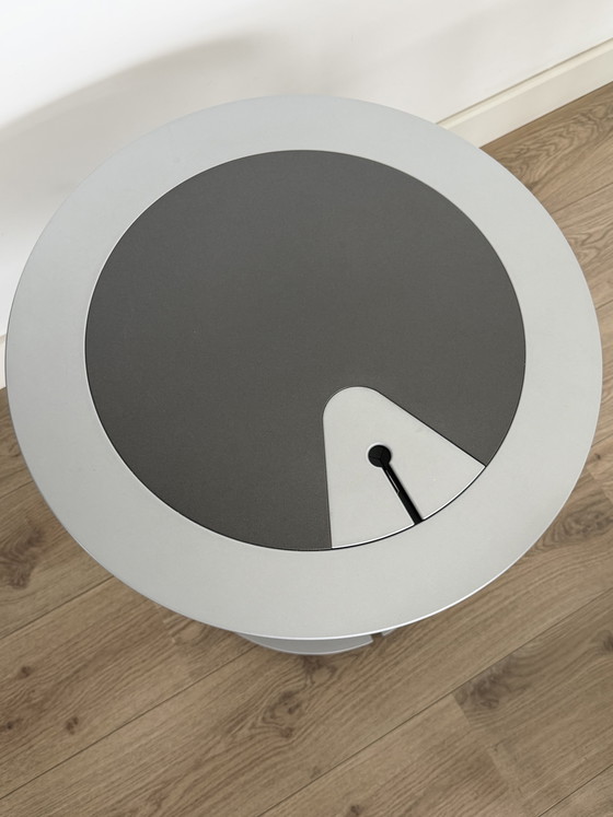 Image 1 of Leolux Calumet design bijzettafel. 
