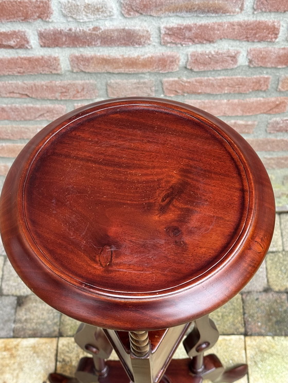 Image 1 of Table d'appoint en teck fin – une sculpture fonctionnelle