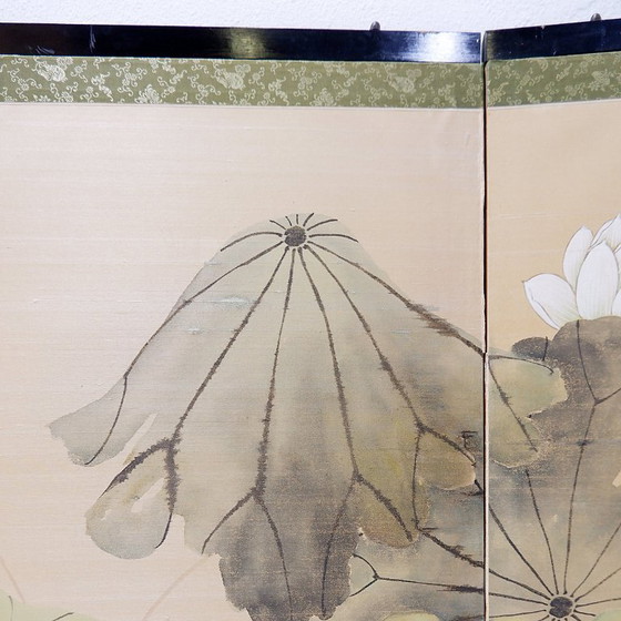 Image 1 of Biombo japonés (byōbu) decorado con flores de loto.