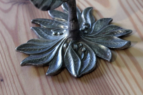 Image 1 of Candelabro de peltre con diseño floral, 1970