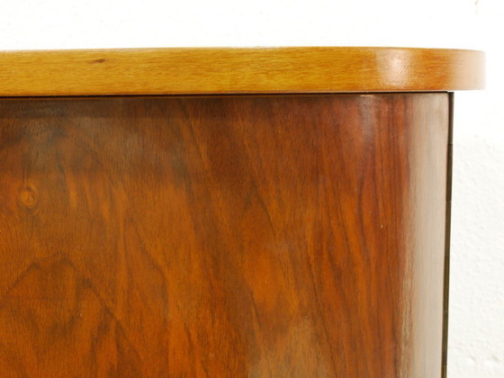 Image 1 of Credenza vintage anni '60, stile moderno di metà secolo, impiallacciatura di noce, cassettiera con chiave, Germania.
